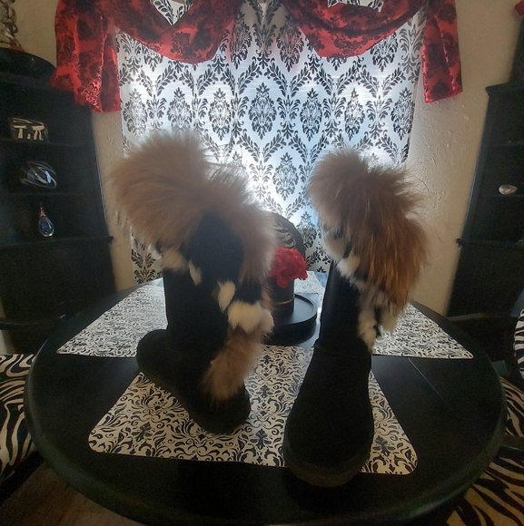 Smaibulun UGG Black and Brown Fur Boots - Picture 9 of 16